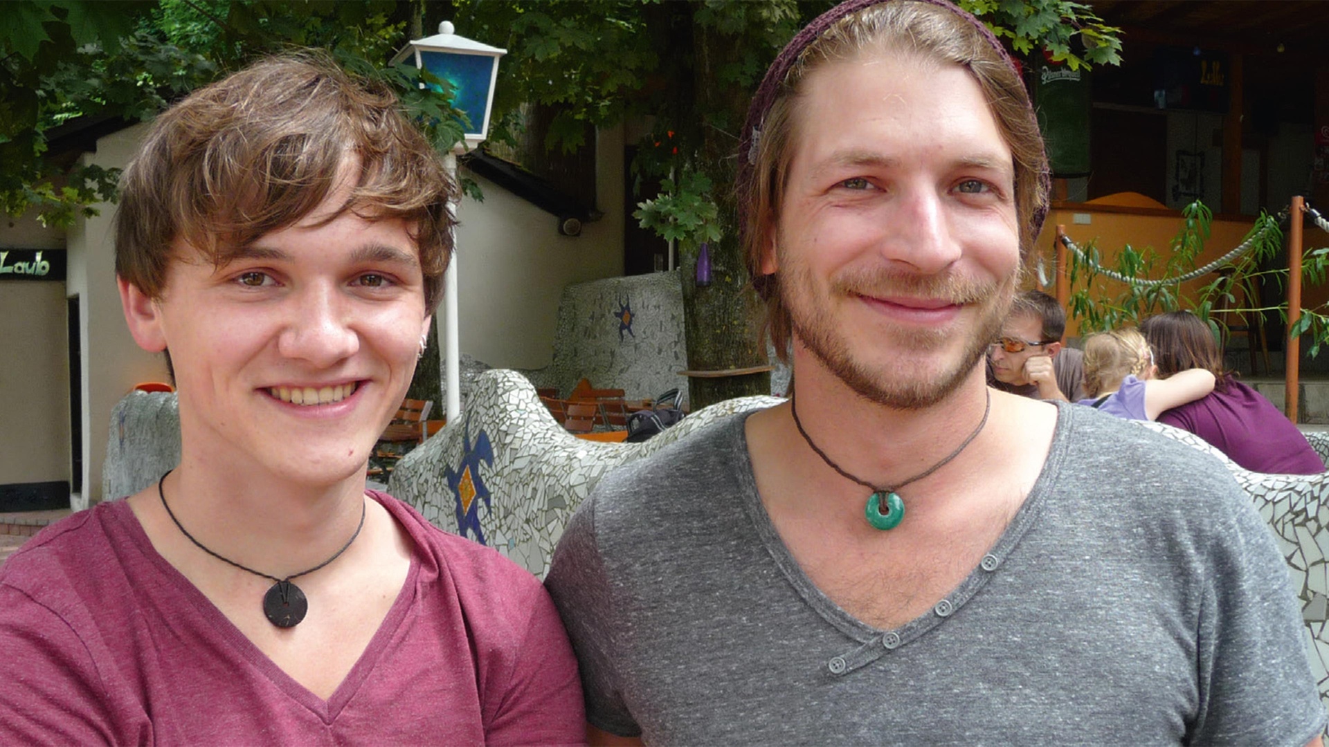 LIEBE IST LIEBE. VOM LEBENSGEFÜHL JUNGER LESBISCHER UND SCHWULER MENSCHEN