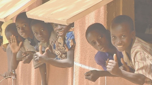 [AR02908-001] Tausche Mangos gegen Schule - Eine Kirchenaktion, die Schule macht